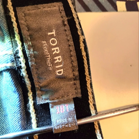 Torrid denim blue jeans flared bottom size 18T (tall) - Picture 4 of 13